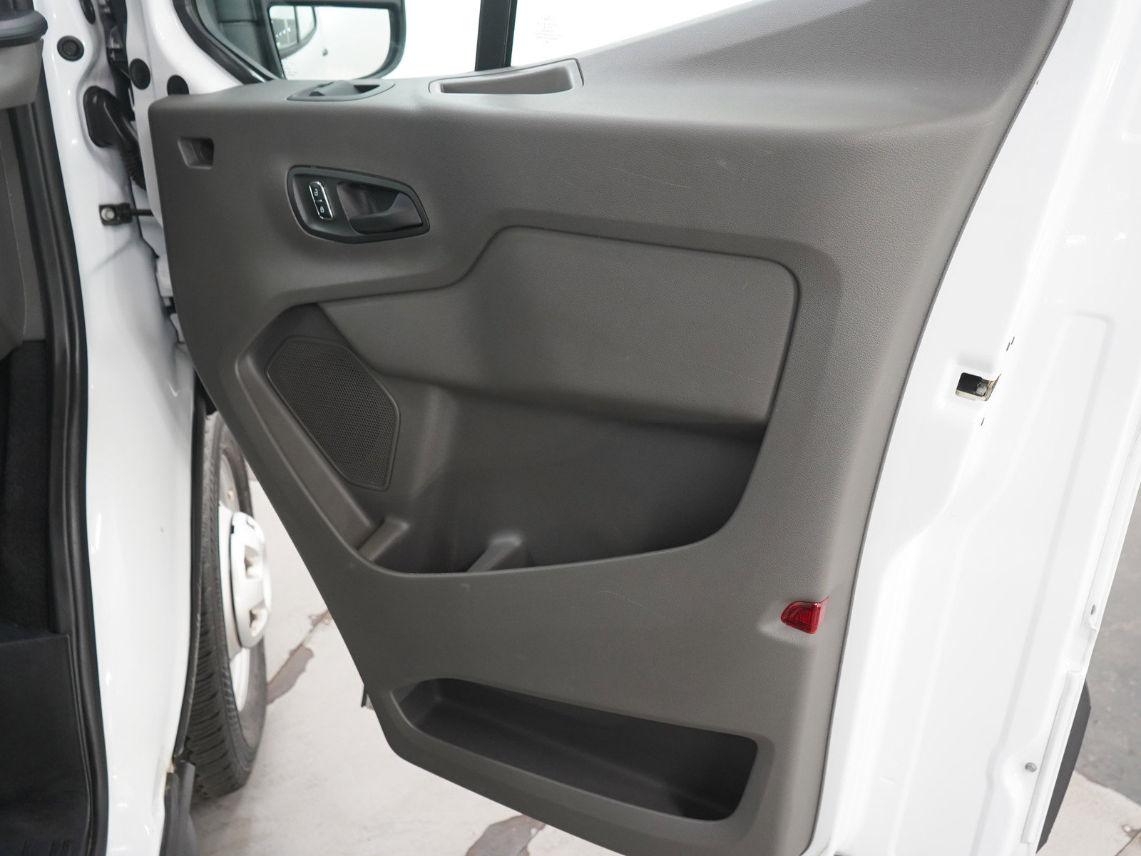 2024 Ford Transit Passenger XLT photo 3