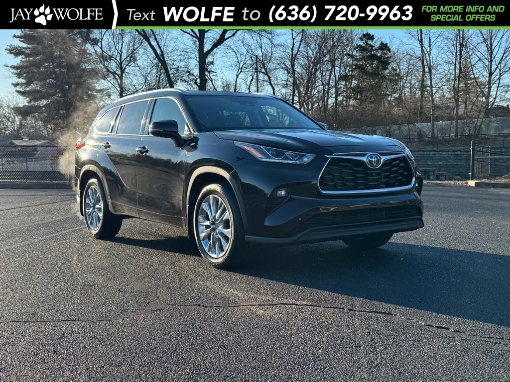 2023 Toyota Highlander Limited's photo