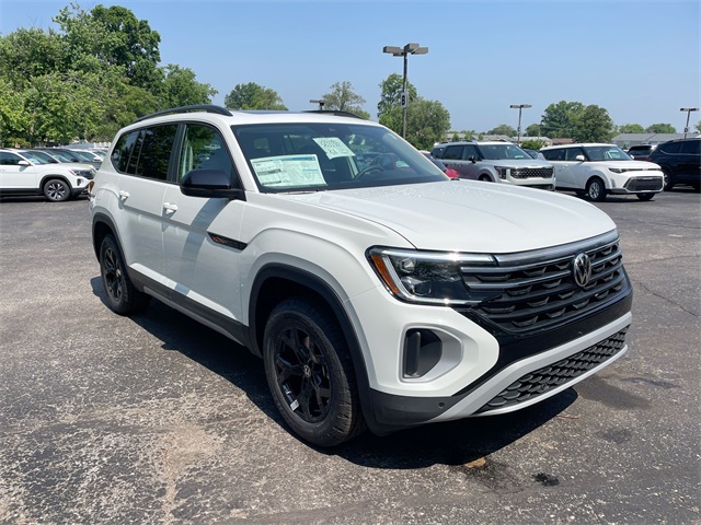 2025 Volkswagen Atlas Peak Edition SE Technology photo 13