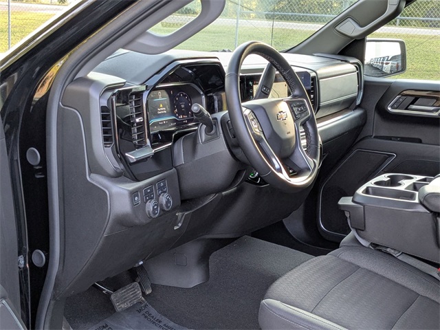 2025 Chevrolet Silverado 1500 LT photo 2