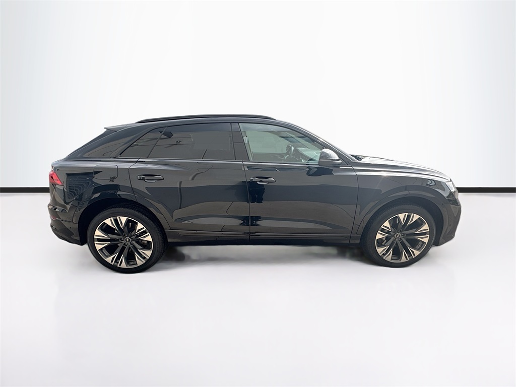 2025 Audi Q8 55 Premium Plus photo 2