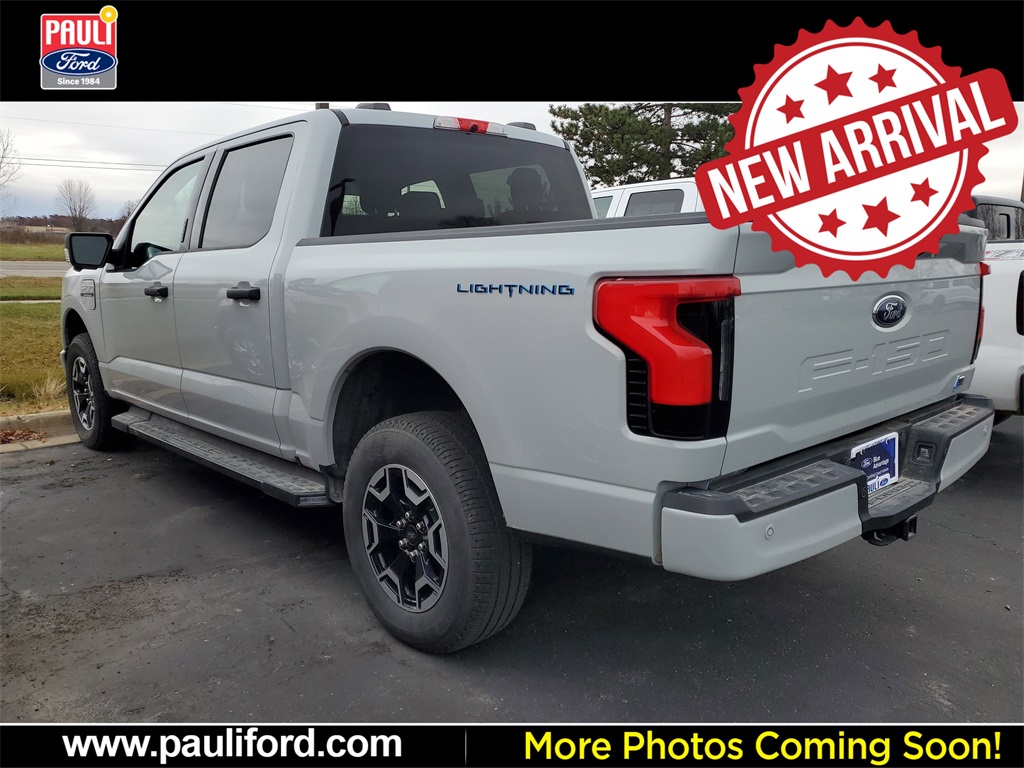 2023 Ford F-150 Lightning XLT photo 3