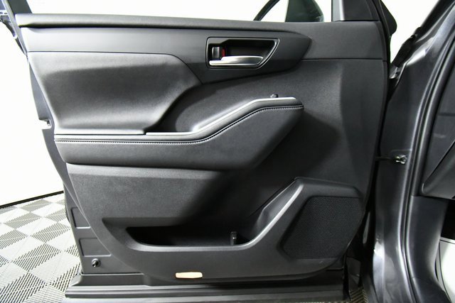 2024 Toyota Highlander LE photo 19
