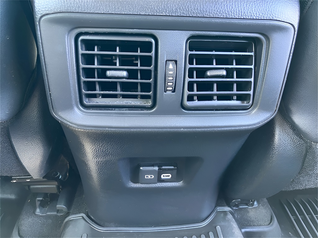 2023 Toyota RAV4 Hybrid XLE Premium photo 25