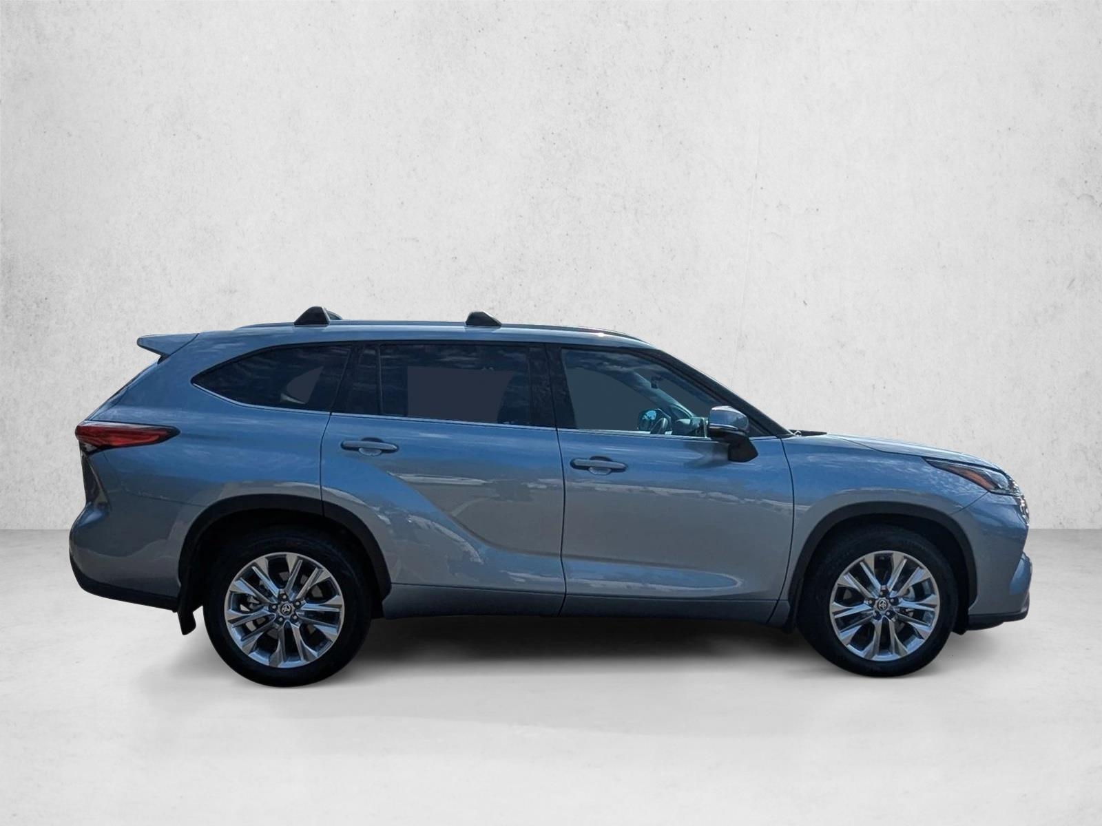 2022 Toyota Highlander Limited photo 4