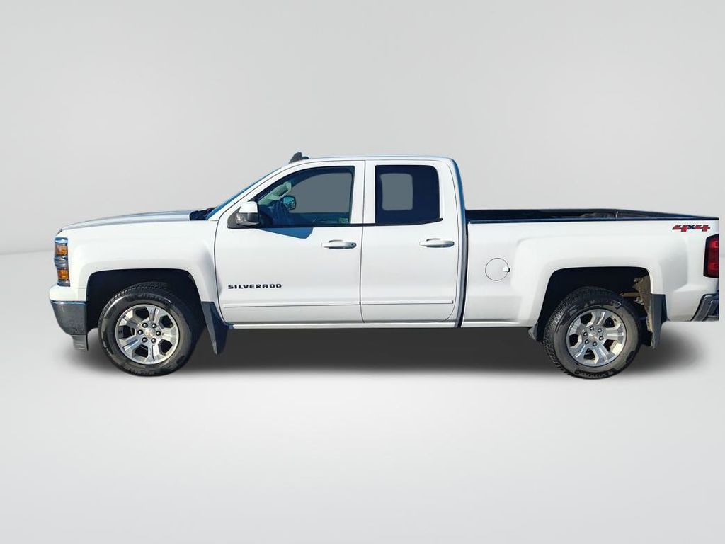 2015 Chevrolet Silverado 1500 LT photo 2