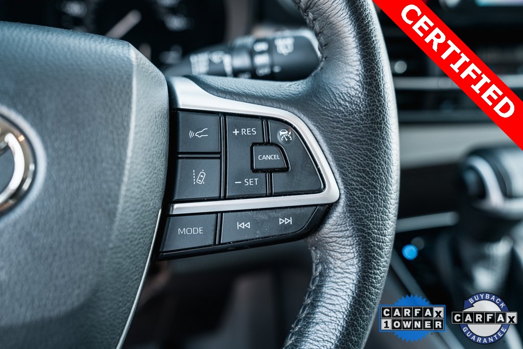 2021 Toyota Sienna XLE photo 17