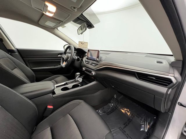2024 Nissan Altima 2.5 SV photo 29