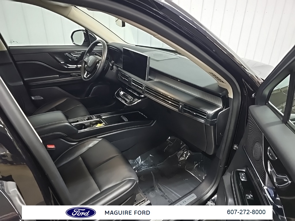 2023 Lincoln Corsair Standard photo 14