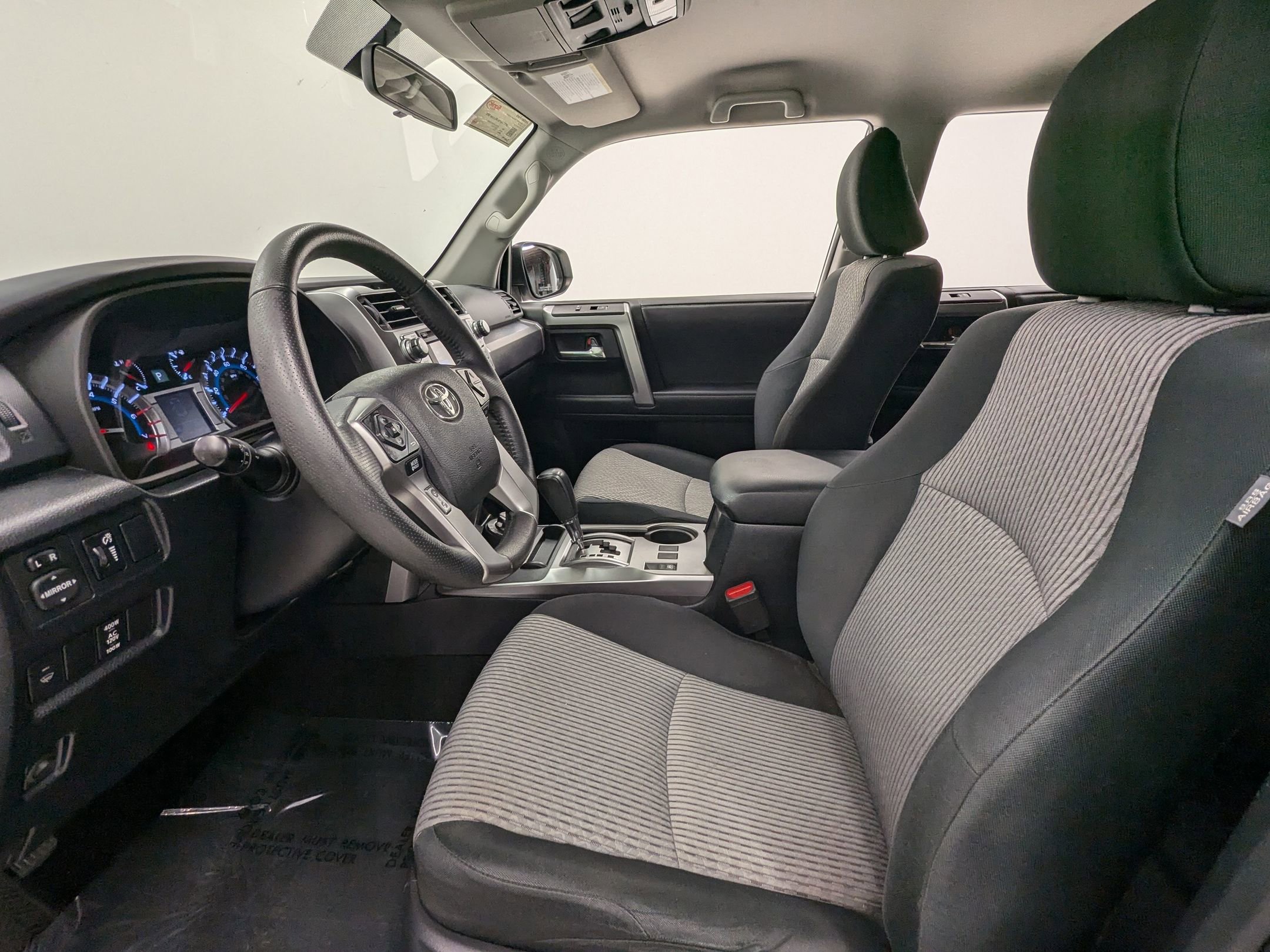 2019 Toyota 4Runner SR5 photo 3