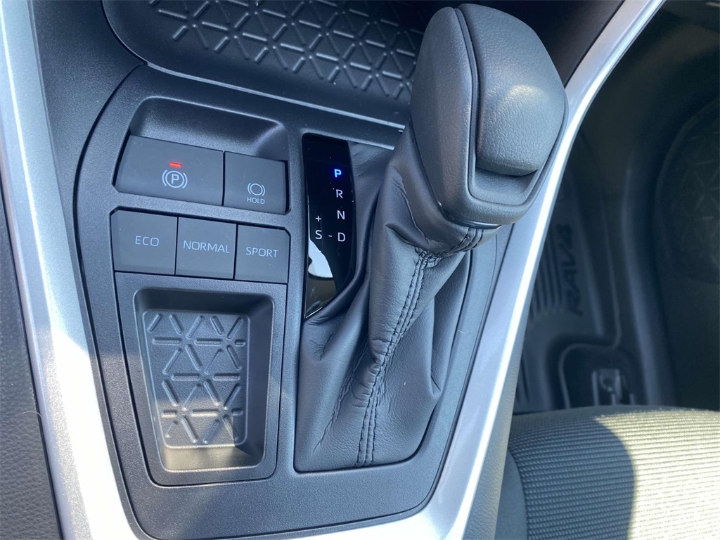 2025 Toyota RAV4 LE photo 17