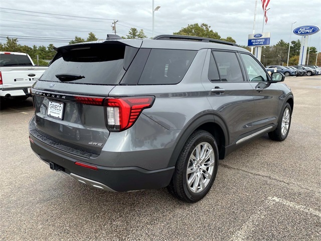 2025 Ford Explorer photo 3