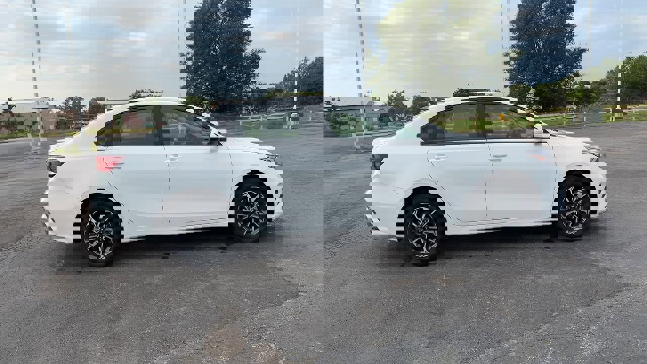 2024 Kia Forte LXS photo 9