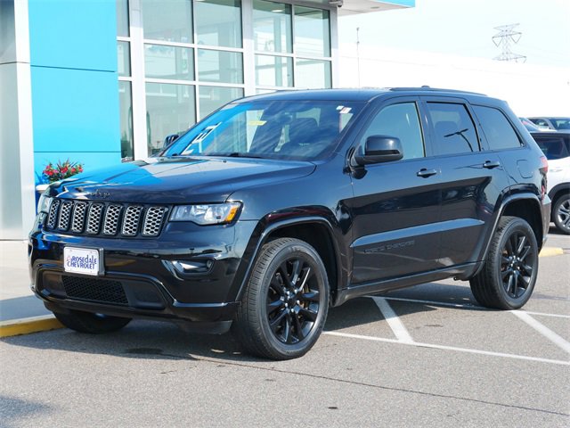Used 2018 Jeep Grand Cherokee Altitude with VIN 1C4RJFAG3JC119972 for sale in Roseville, Minnesota