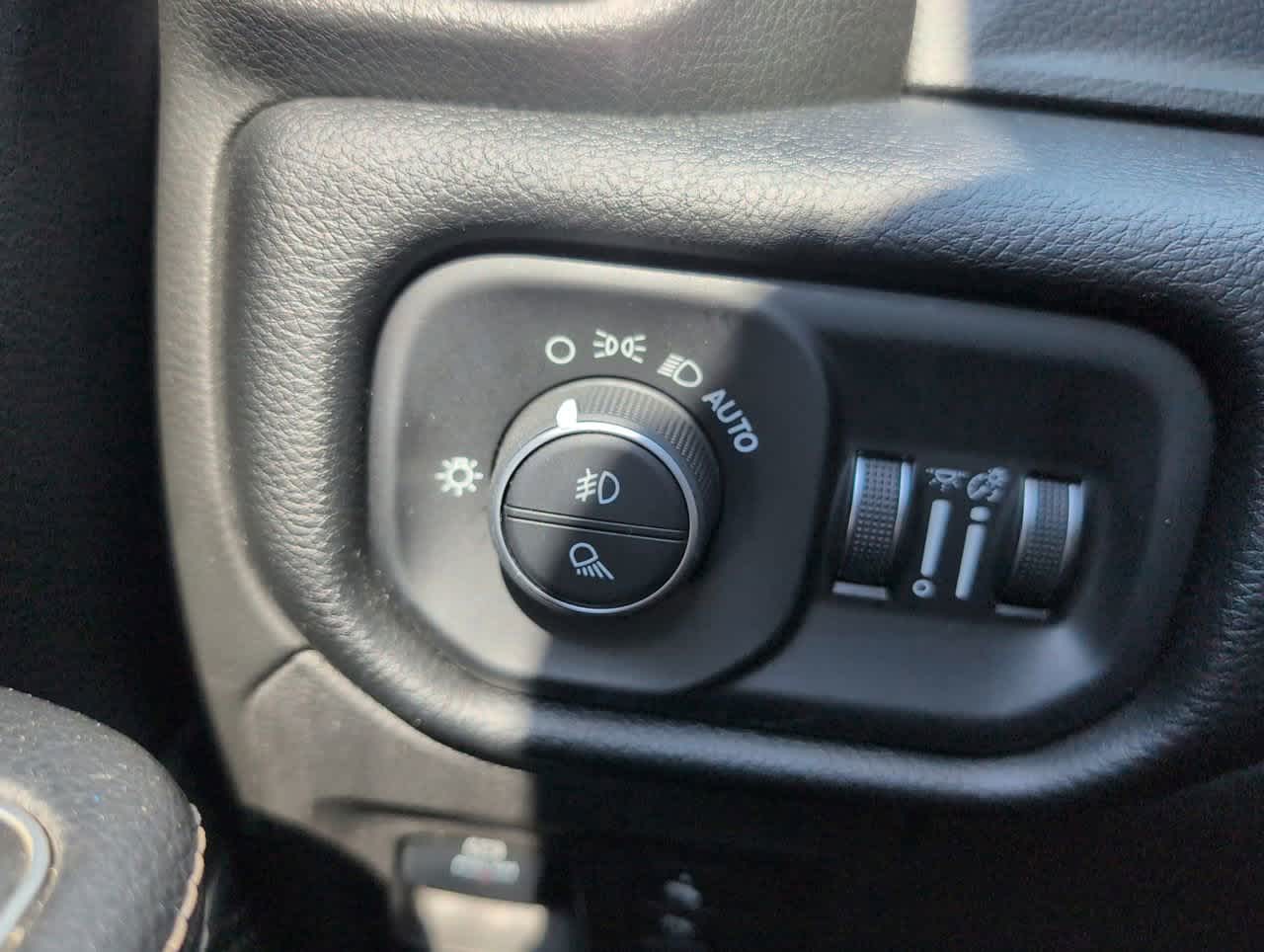 2019 Ram 1500 Laramie photo 18