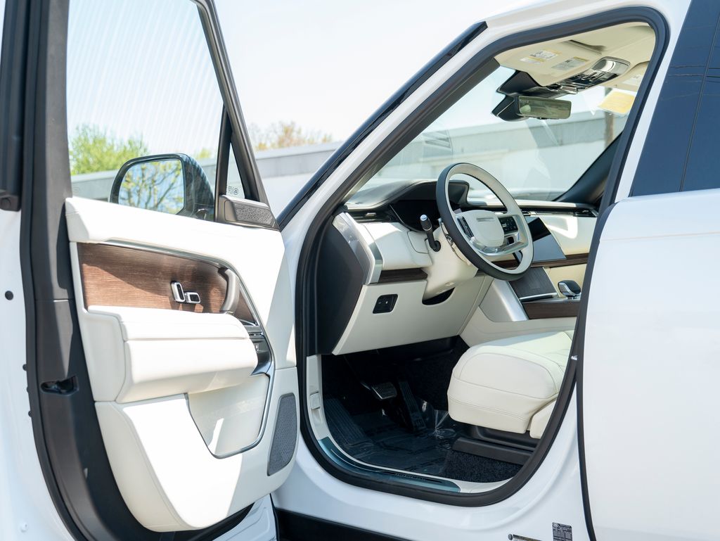 2025 Land Rover Range Rover Autobiography photo 10