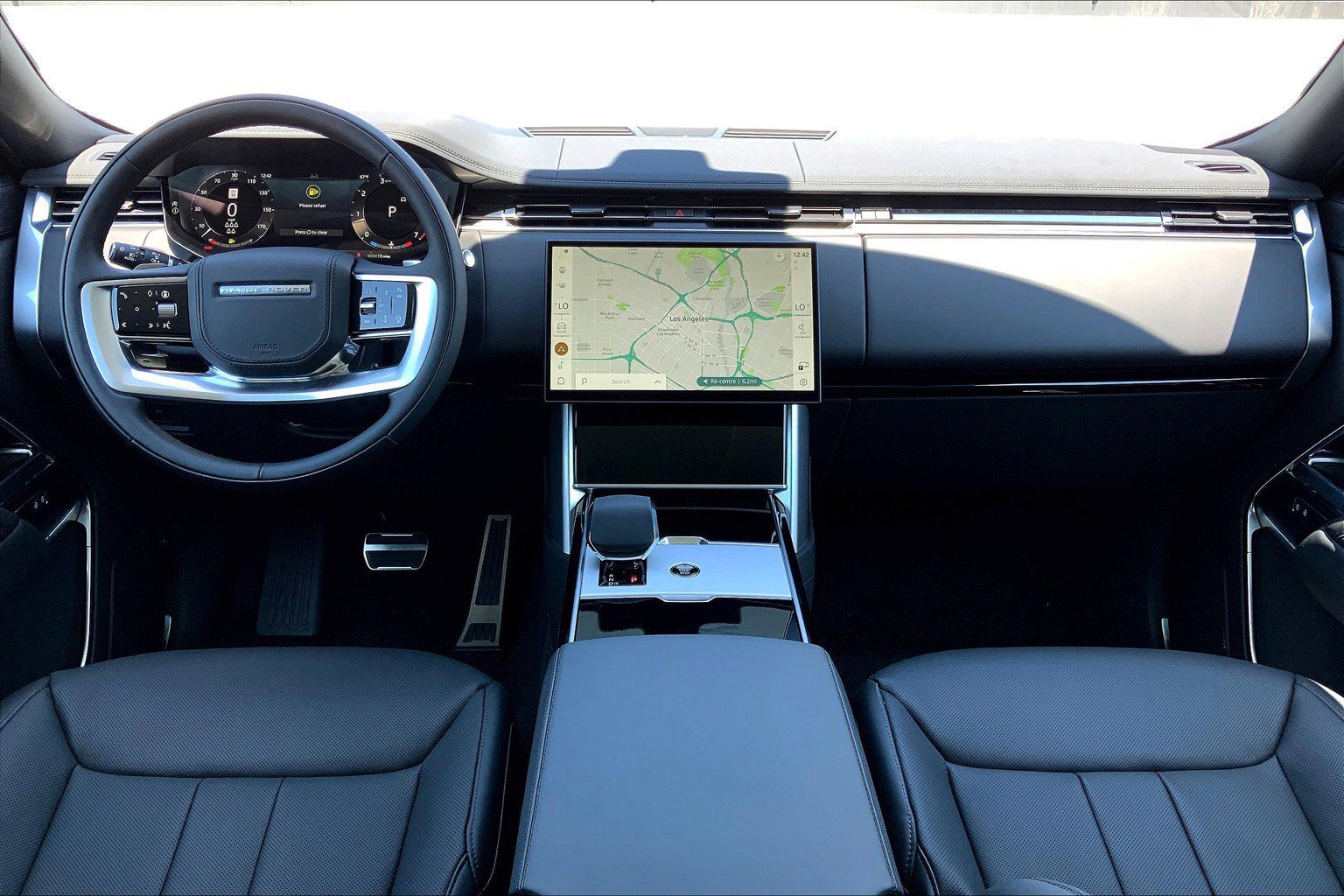2025 Land Rover Range Rover SE photo 11
