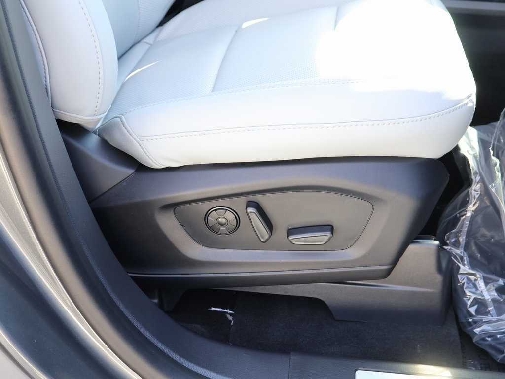 2025 Ford Explorer Platinum photo 10