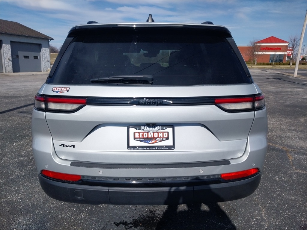 2023 Jeep Grand Cherokee Altitude photo 6