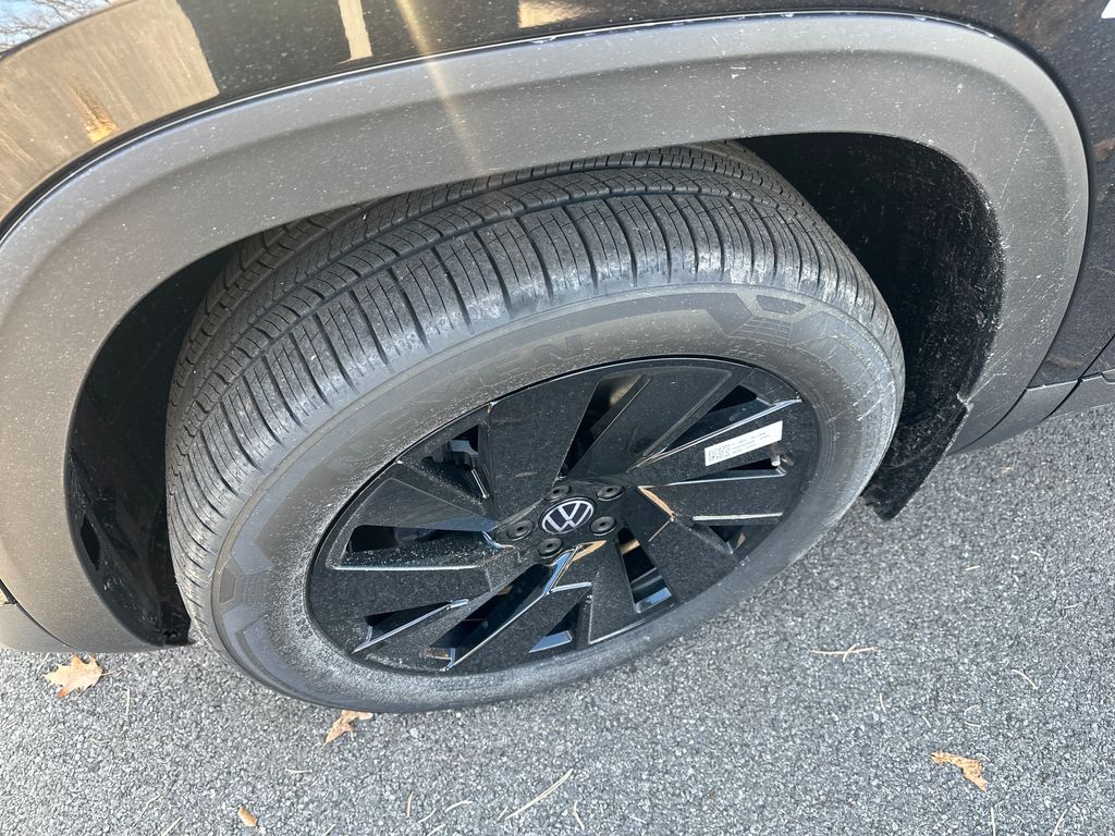 2026 Volkswagen Atlas Cross Sport SE Technology photo 2