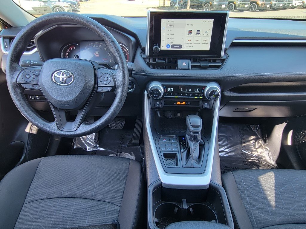 2024 Toyota RAV4 XLE photo 2