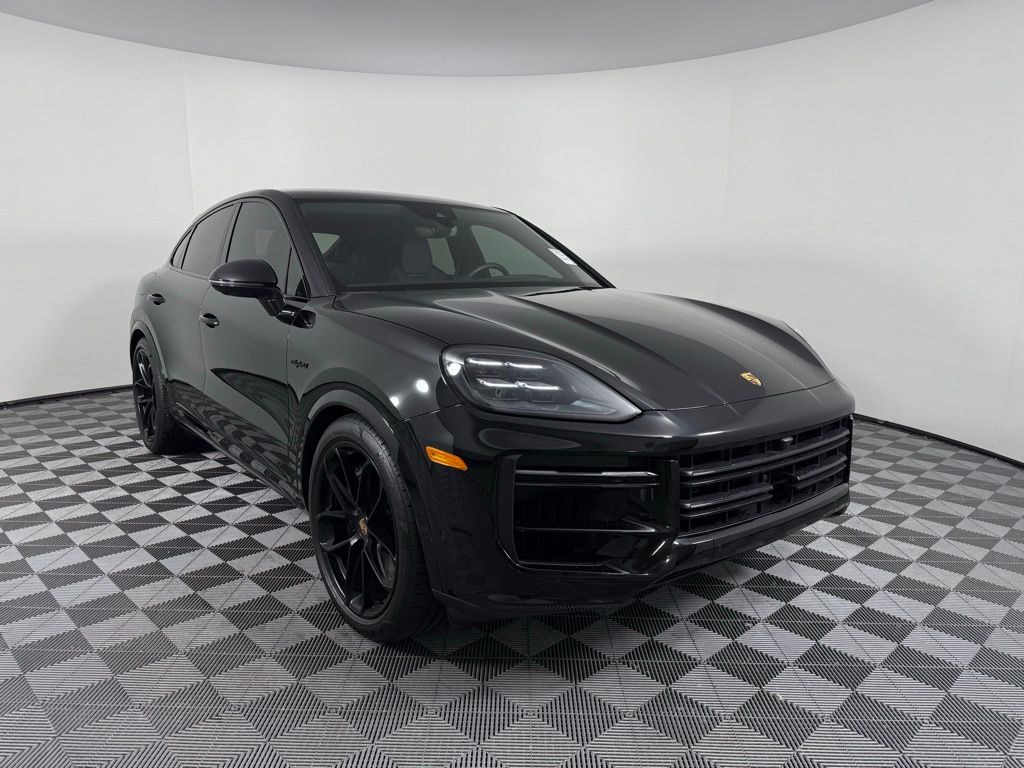 2024 Porsche Cayenne Turbo E-Hybrid Coupe photo 2
