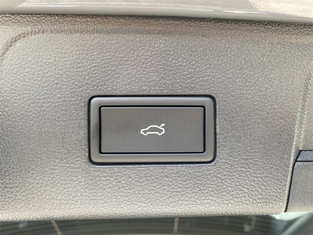 2025 Volkswagen Atlas Peak Edition SE photo 38