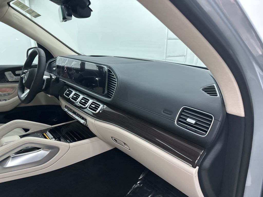 2026 Mercedes Benz GLS 450 4MATIC photo 26