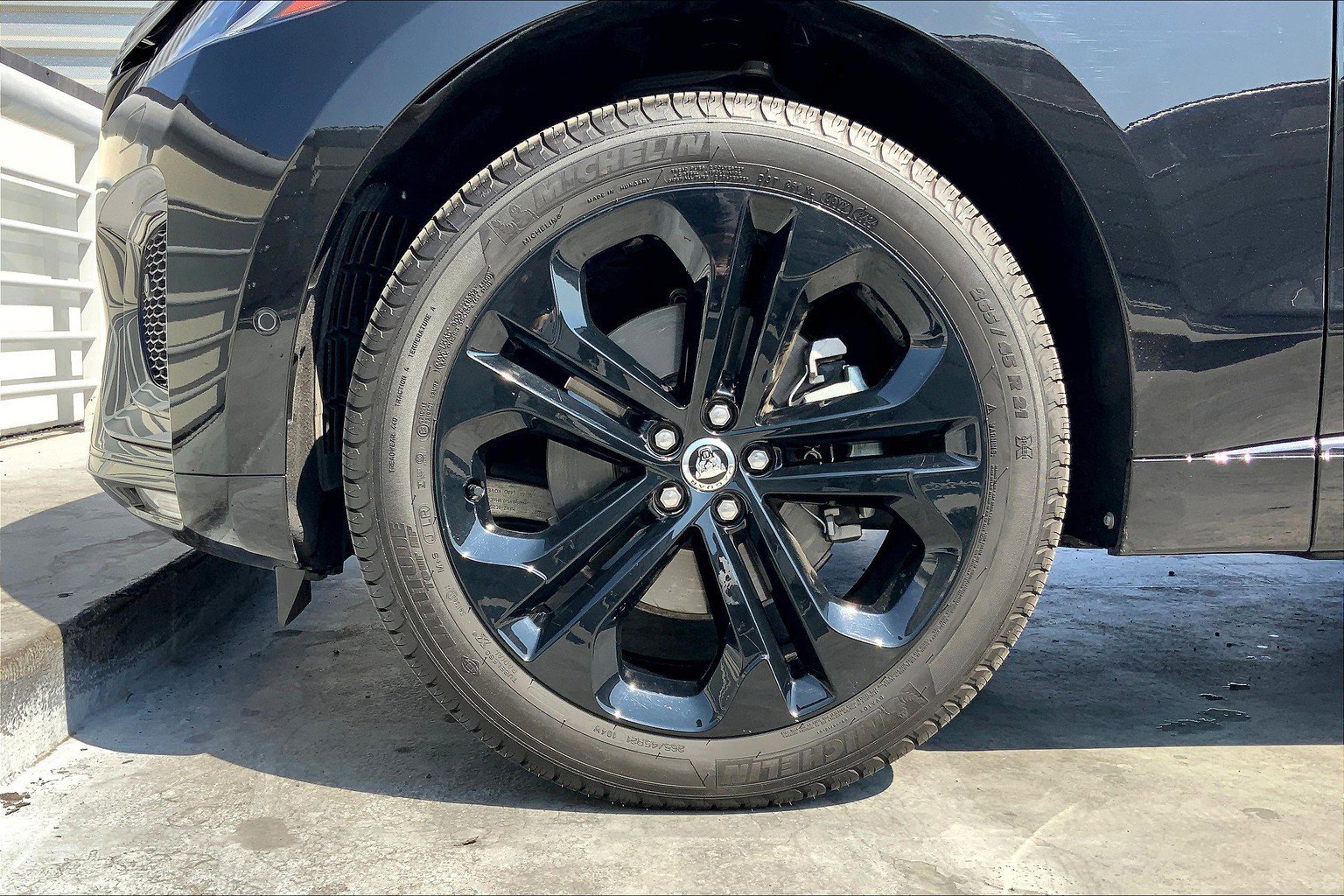 2025 Jaguar F-PACE P250 R-Dynamic S photo 7