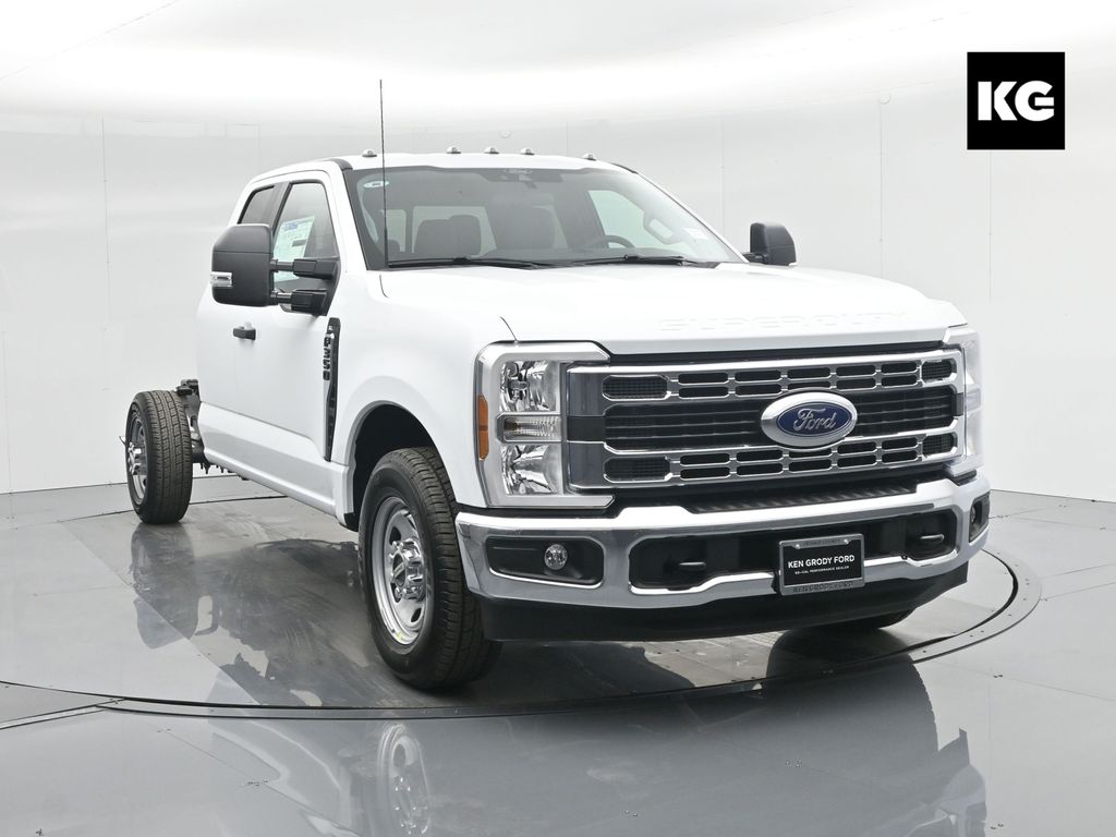 2025 Ford F-350 Super Duty XL