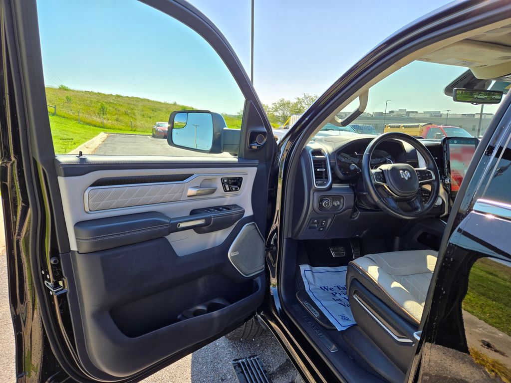 2025 Ram 1500 photo 9
