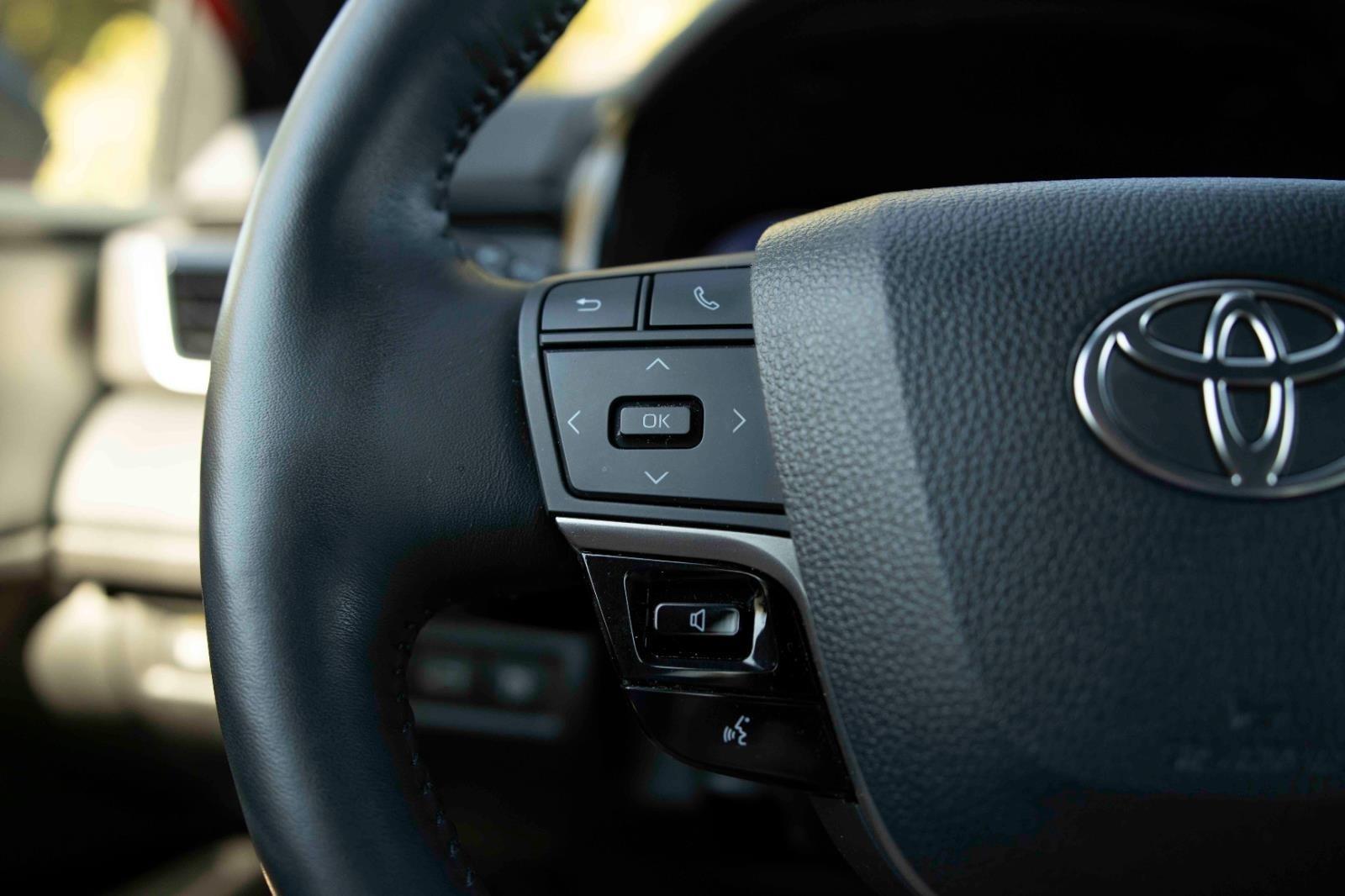 2025 Toyota Camry LE photo 5