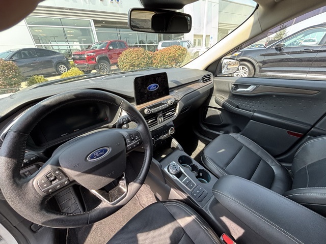 2020 Ford Escape Titanium Hybrid photo 8