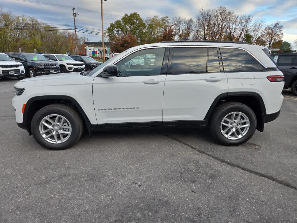 2025 Jeep Grand Cherokee Laredo X photo 4