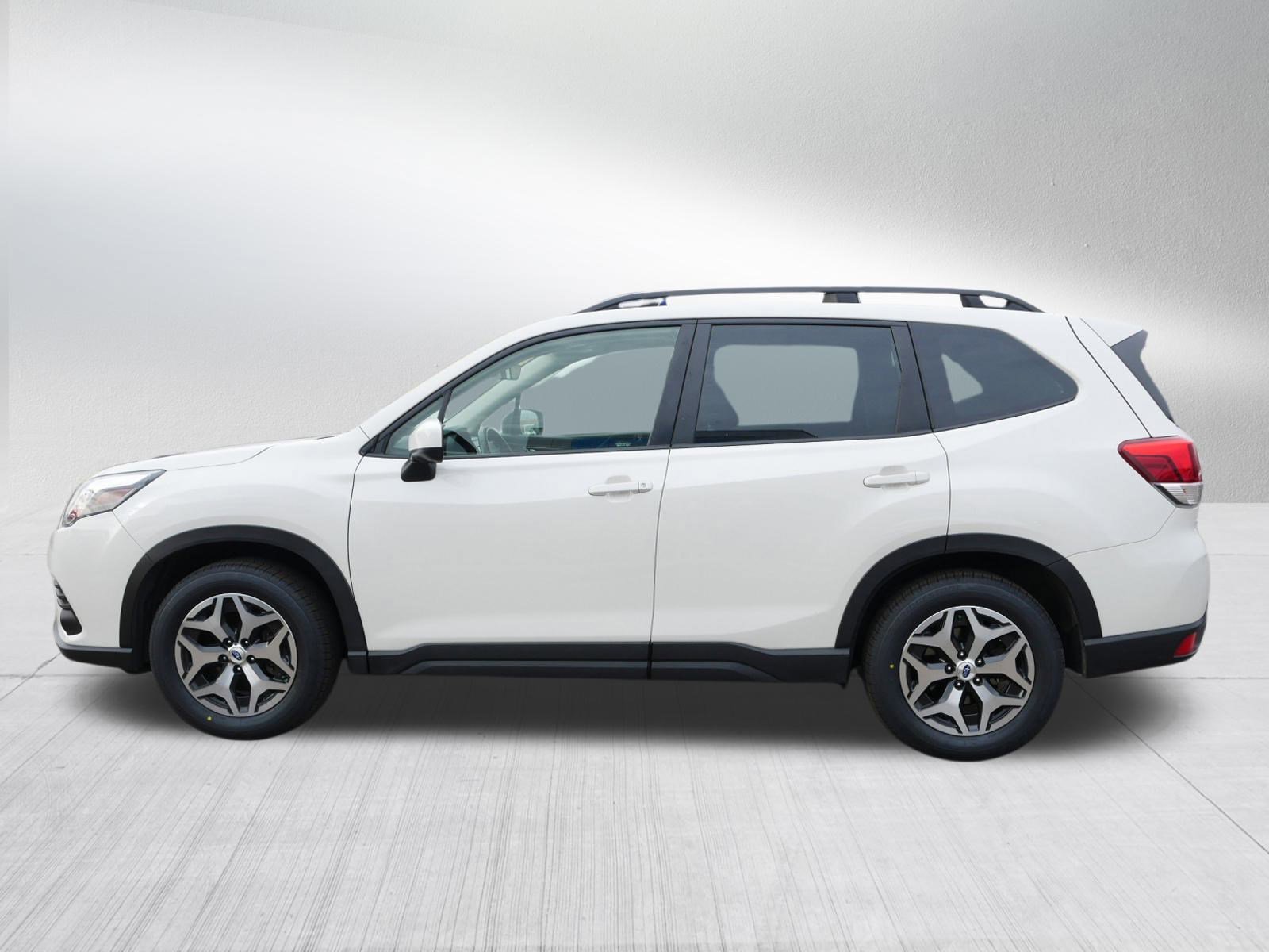 2023 Subaru Forester Premium photo 4