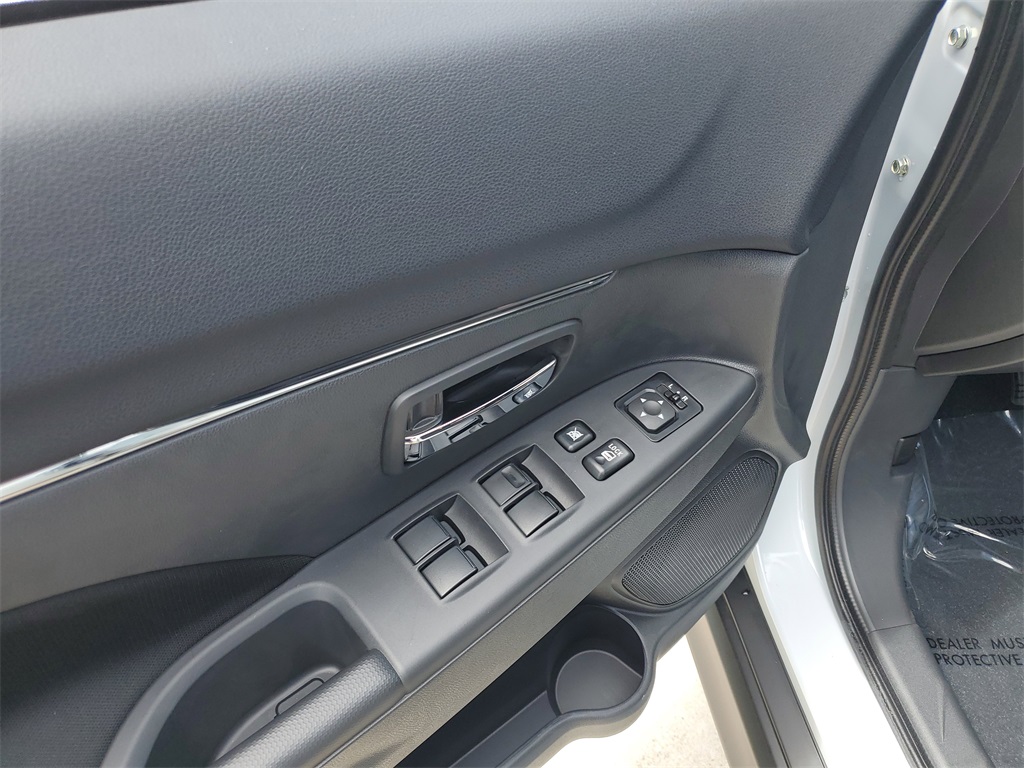 2025 Mitsubishi Outlander Sport ES SE LE photo 17
