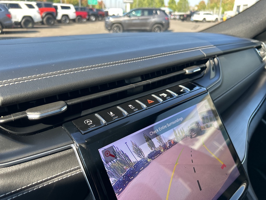 2024 Jeep Grand Cherokee Overland photo 16