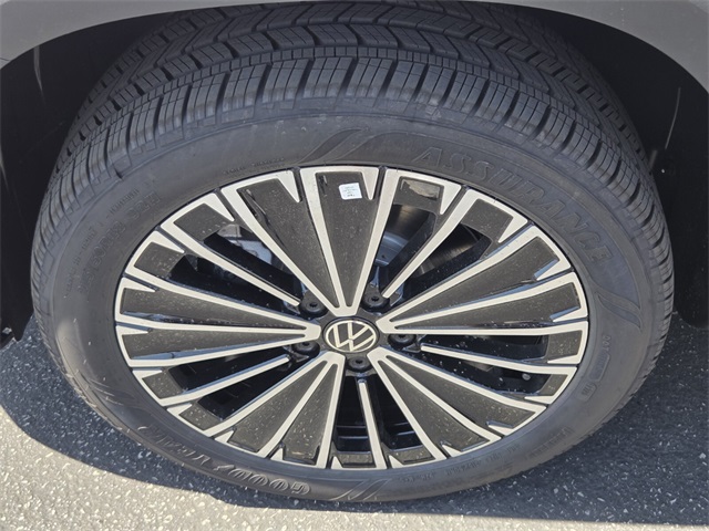 2025 Volkswagen Taos SE photo 4