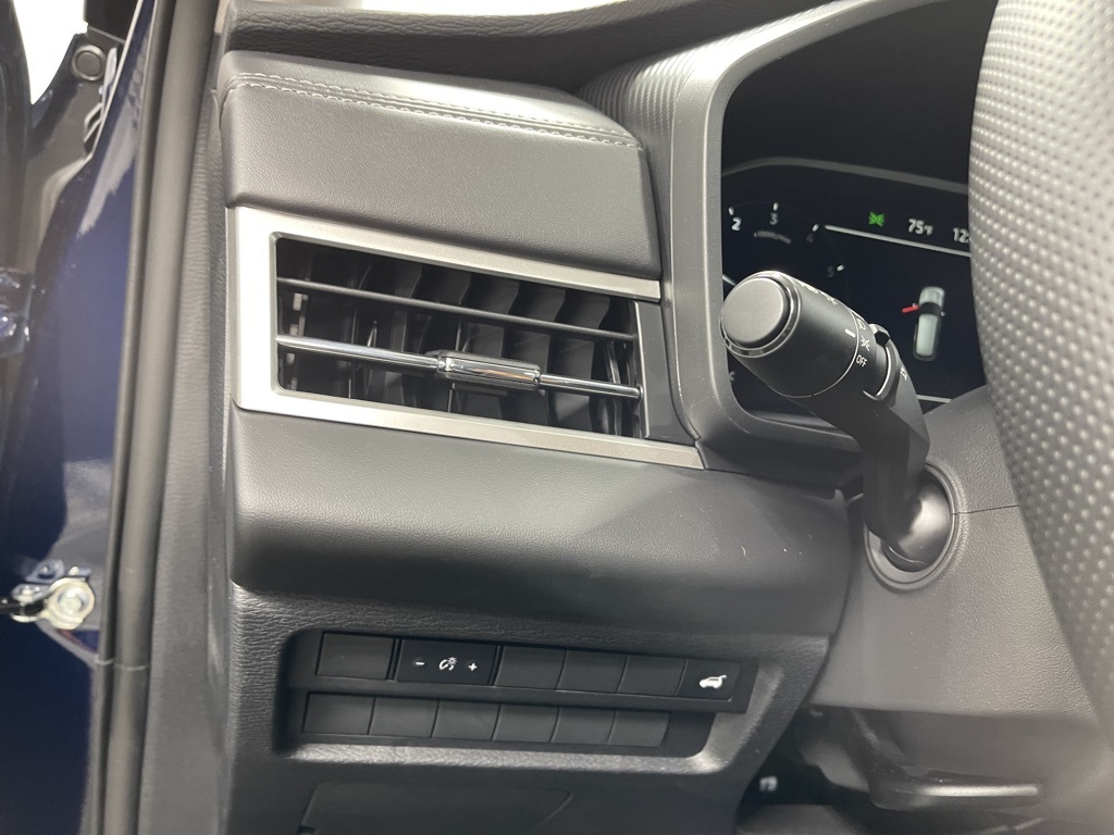 2025 Mitsubishi Outlander SE photo 7