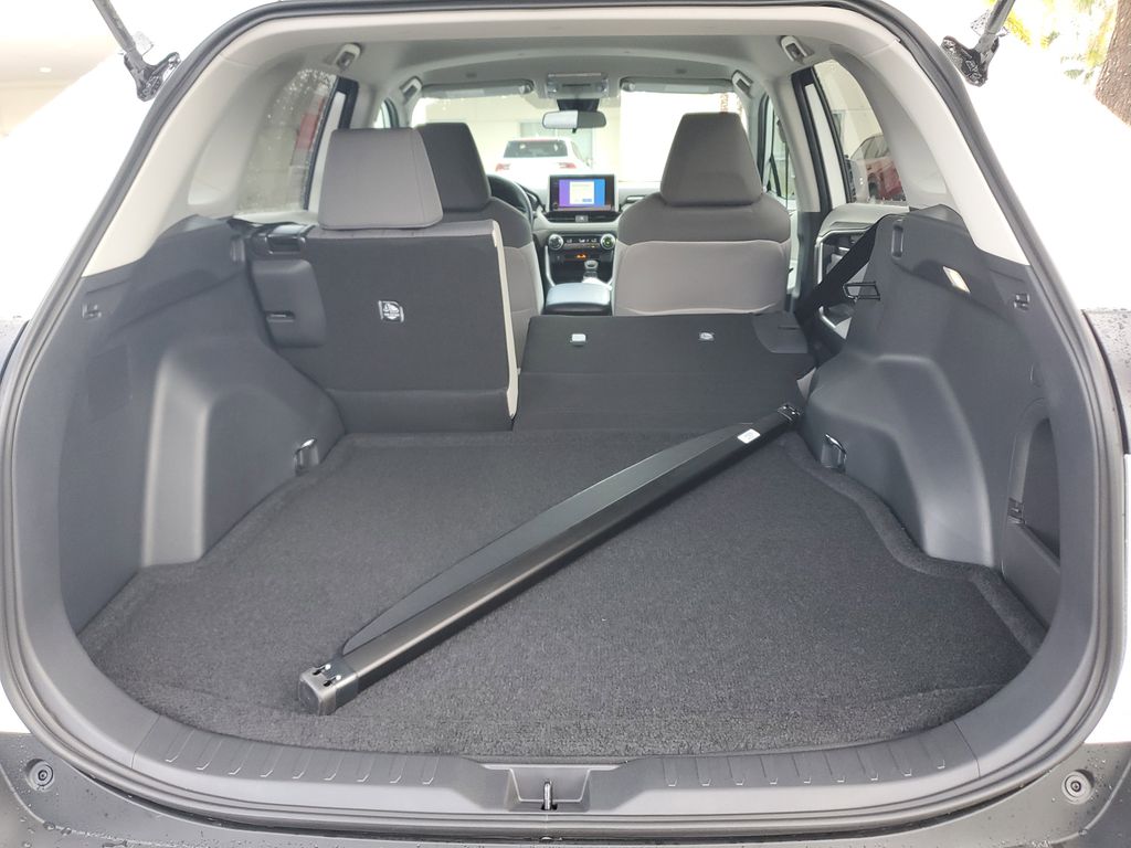 2025 Toyota RAV4 Hybrid XLE photo 18