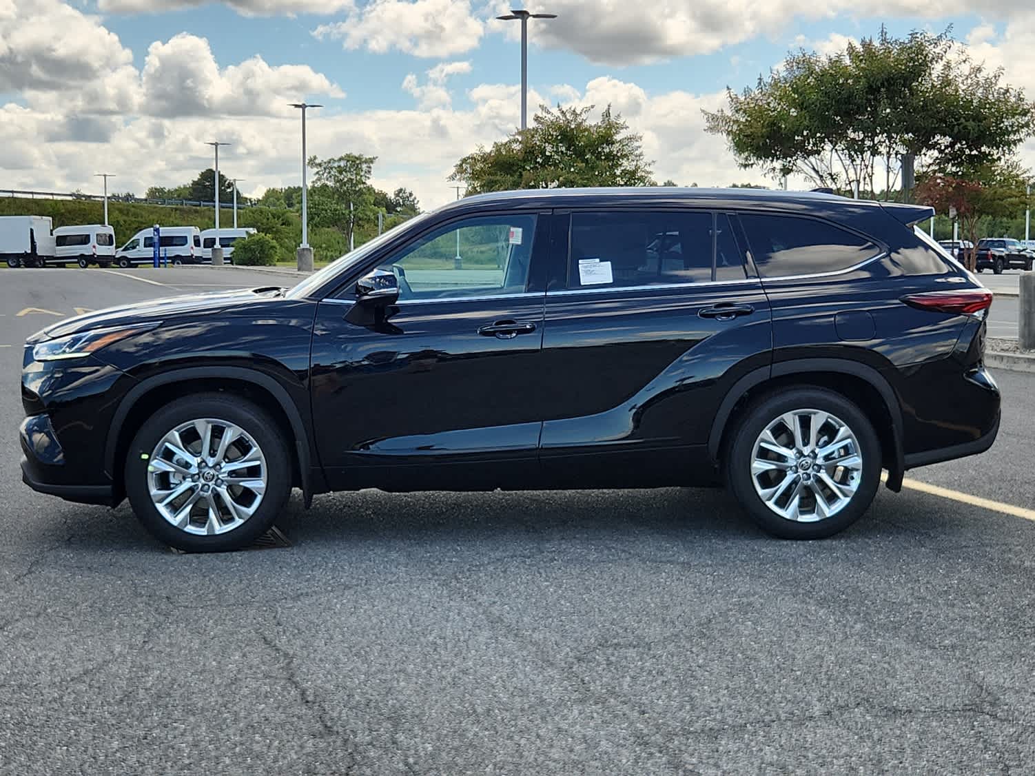 2025 Toyota Highlander Limited photo 4