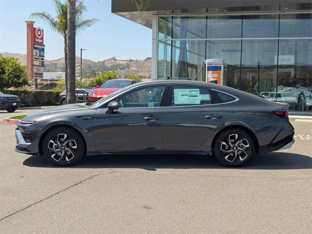 2025 Hyundai Sonata SEL photo 3