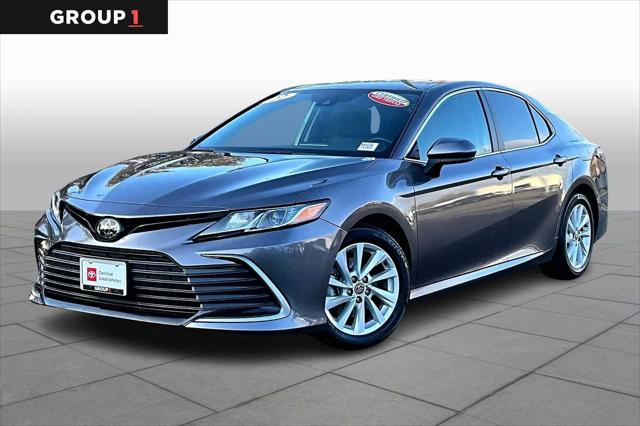 2022 Toyota Camry LE's photo