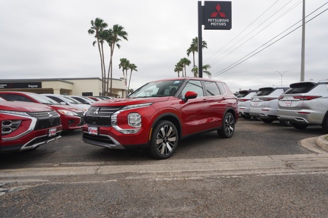 2025 Mitsubishi Outlander SE's photo