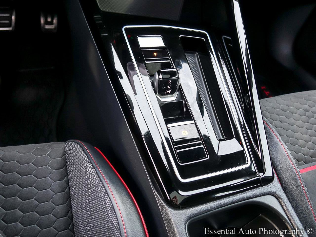 2025 VOLKSWAGEN GTI - Image 17