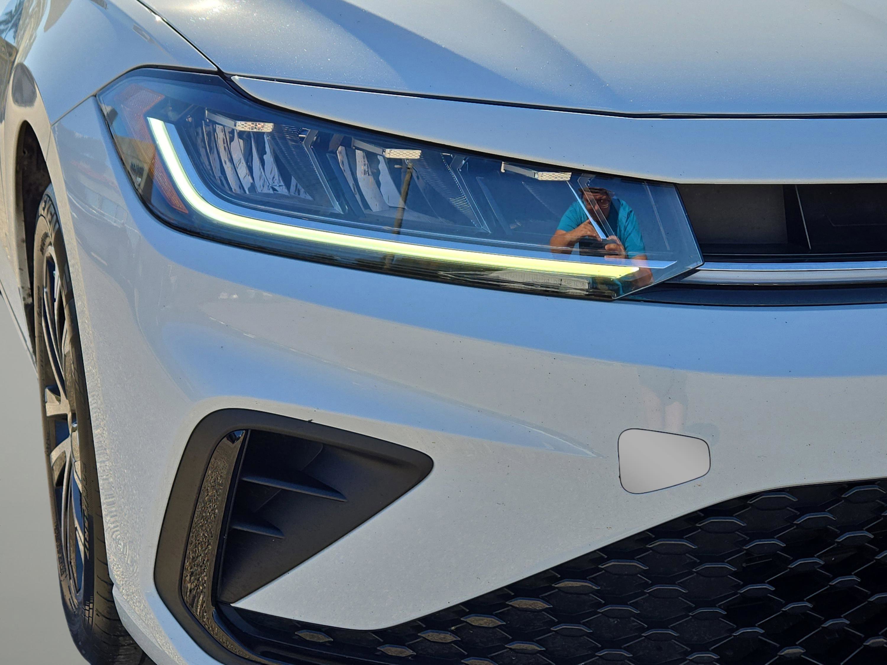 2025 Volkswagen Jetta Sport photo 3