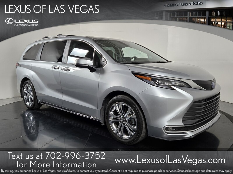 2024 Toyota Sienna Platinum's photo