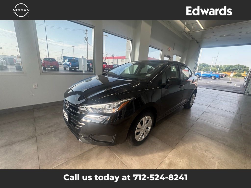 2025 Nissan Versa 1.6 S photo 4