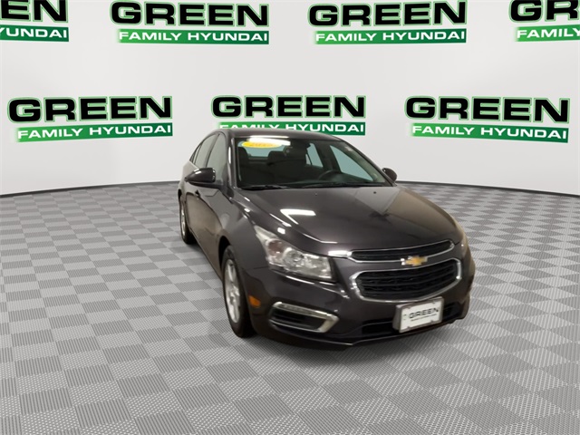 2015 Chevrolet Cruze photo 2