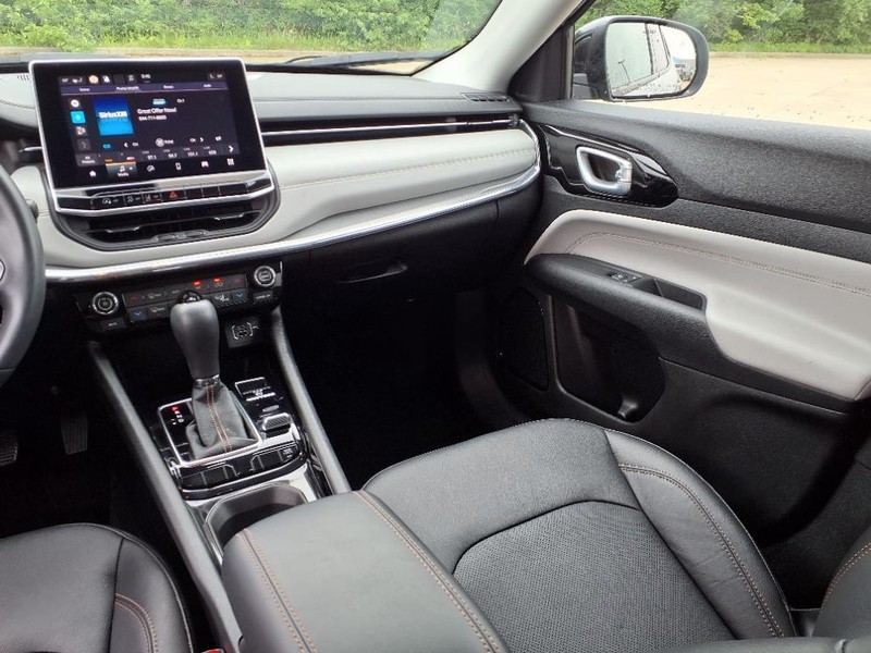 2022 Jeep Compass Limited photo 10